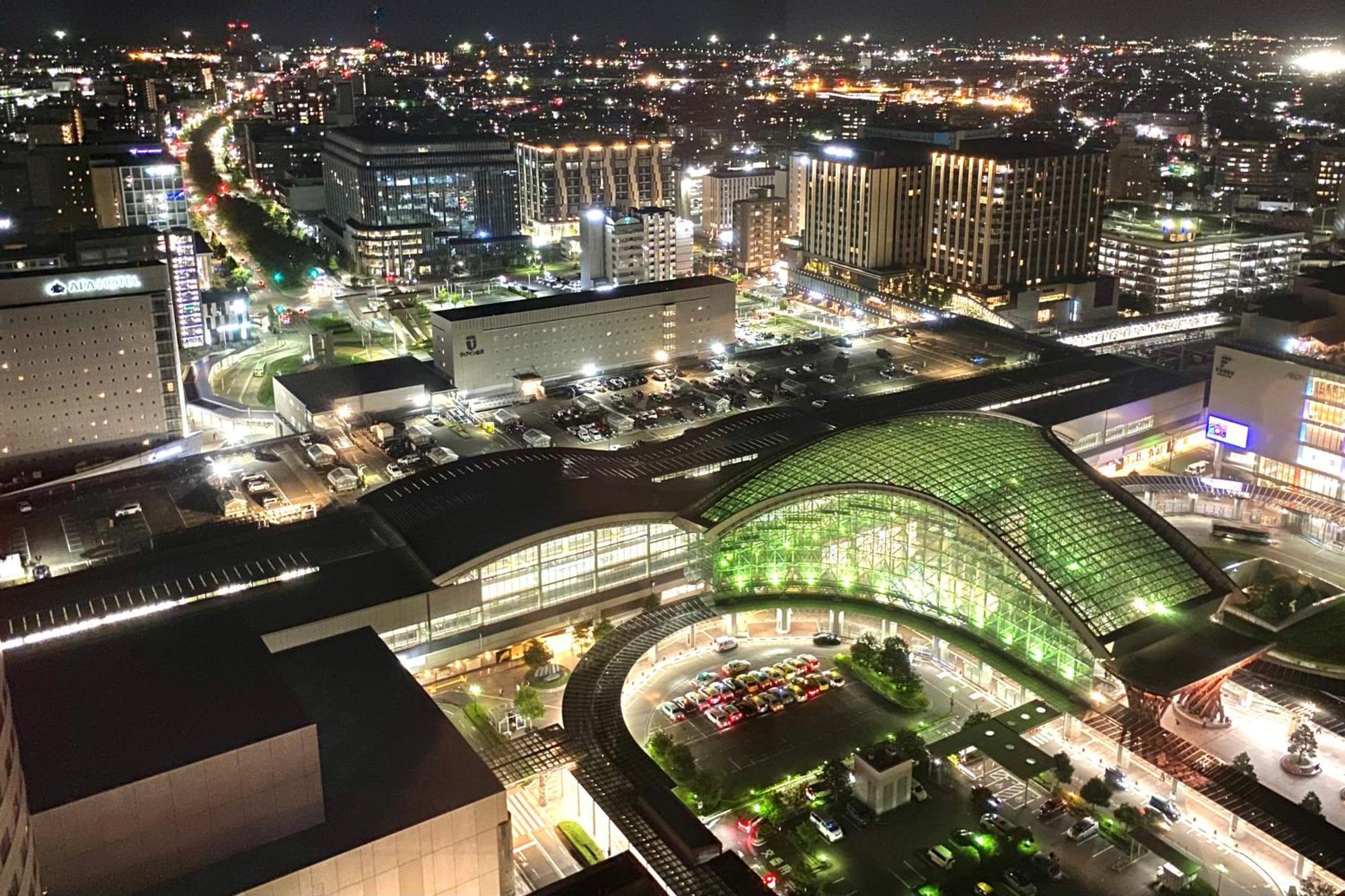 金泽日航酒店 外观 照片 The station at night