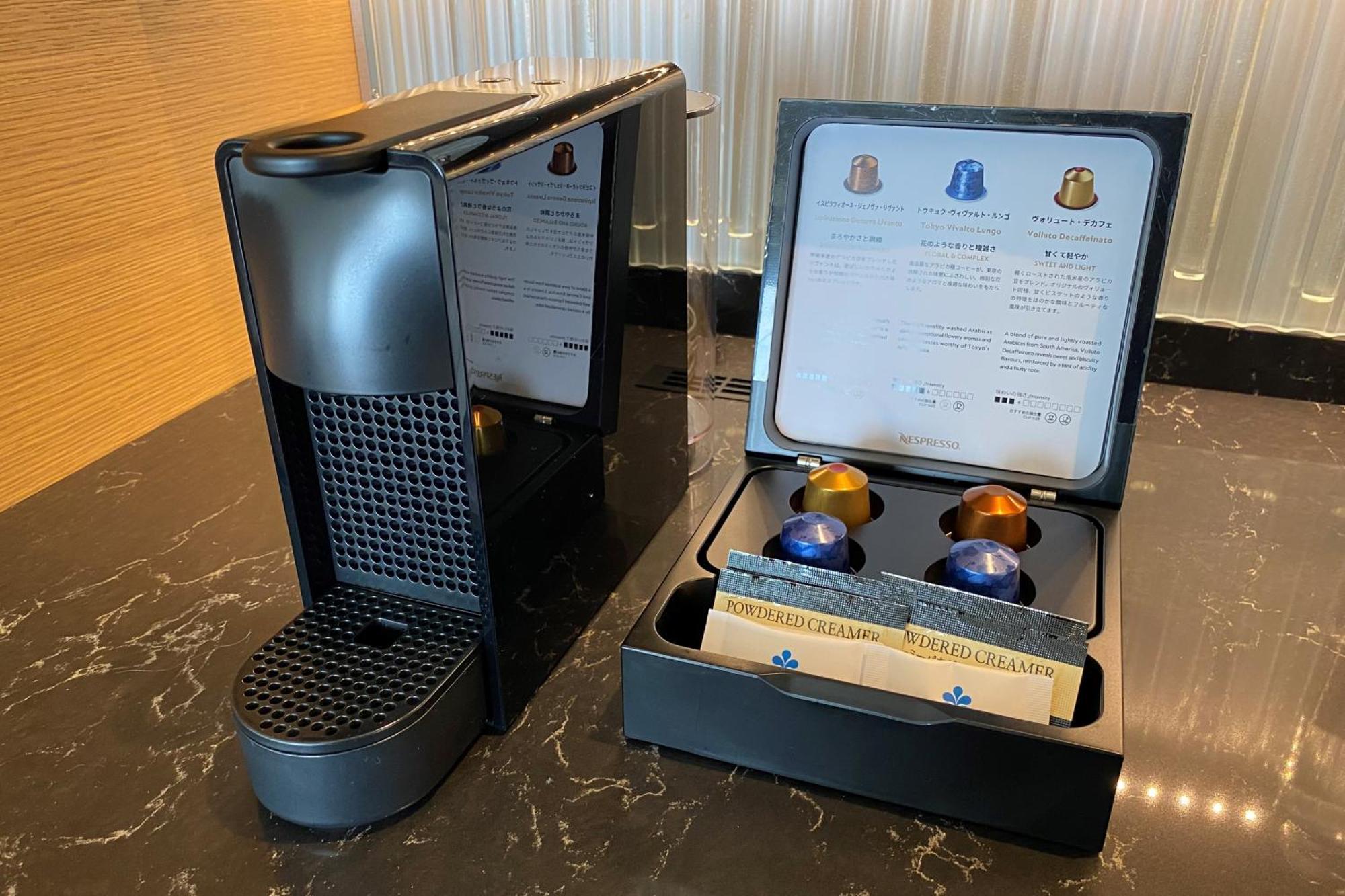 金泽日航酒店 客房 照片 A Nespresso coffee machine