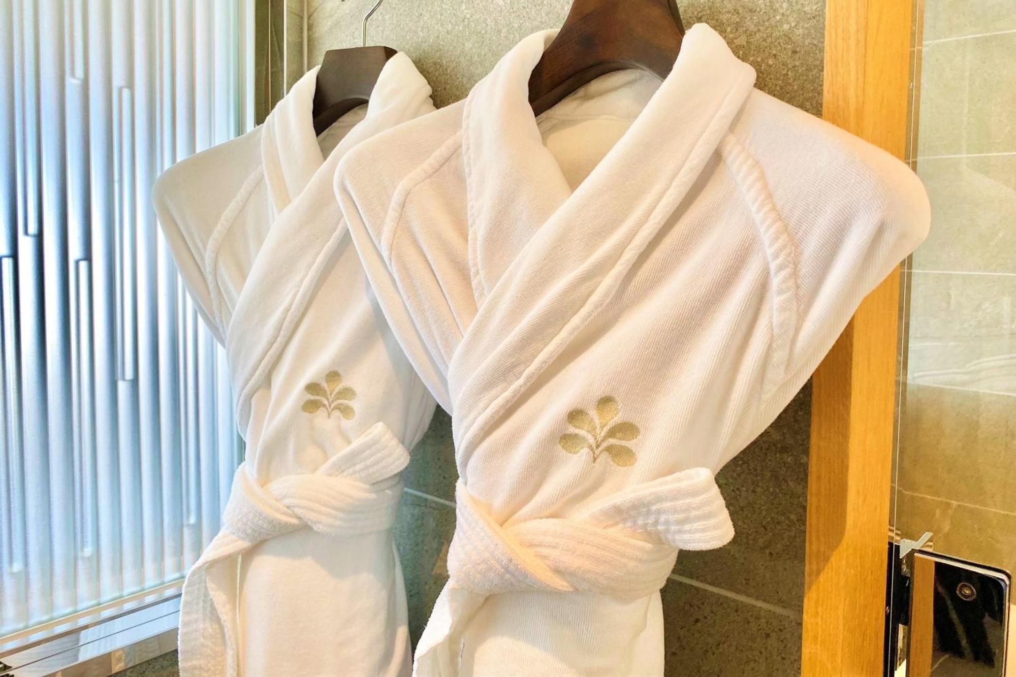 金泽日航酒店 客房 照片 A bathrobe